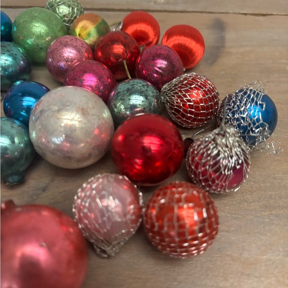 Vintage Glass Small Ornament lot and 4 satin ornaments - Picture 5 of 6